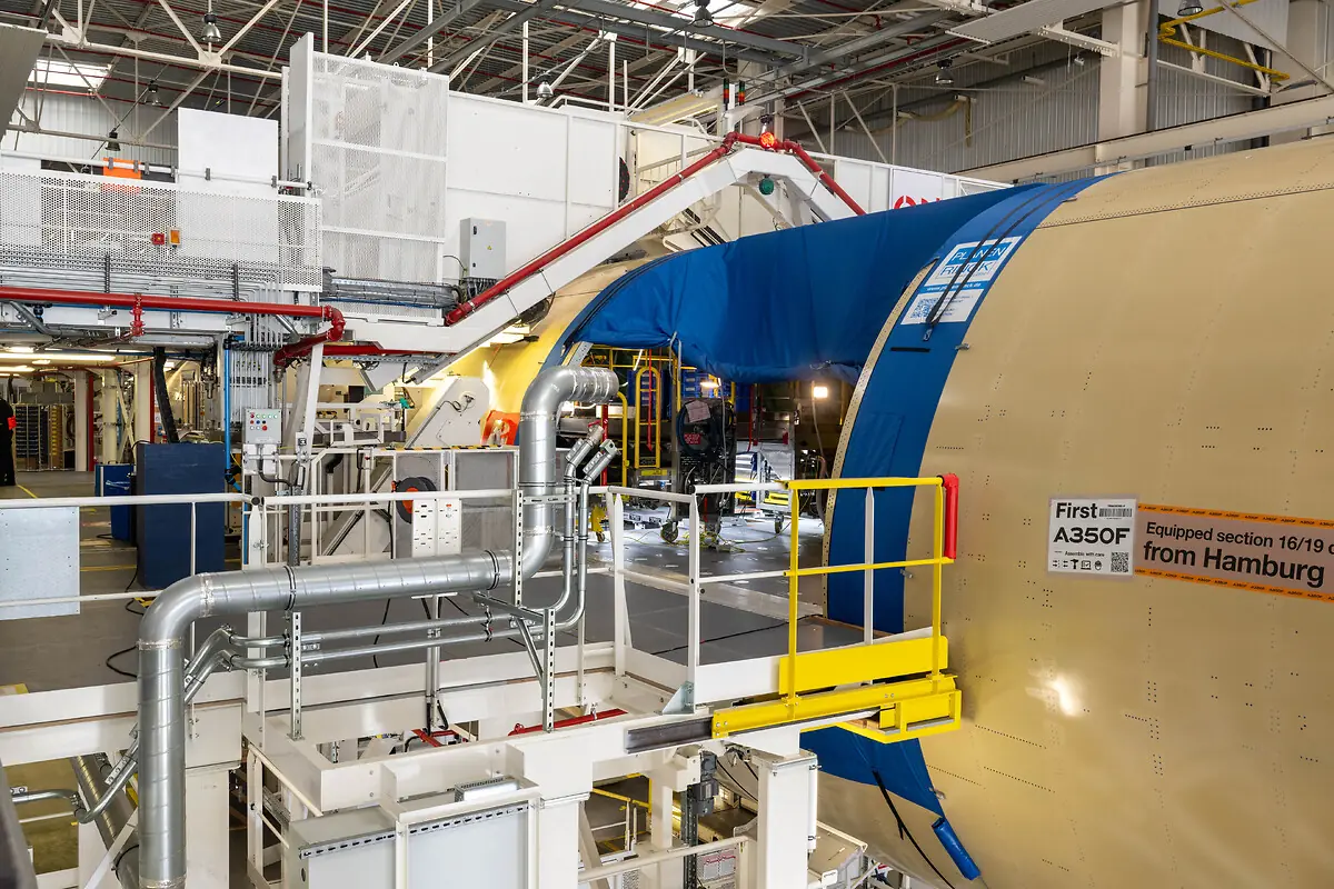 Airbus Atlantic recrutement - jonction de tronçons de fuselage