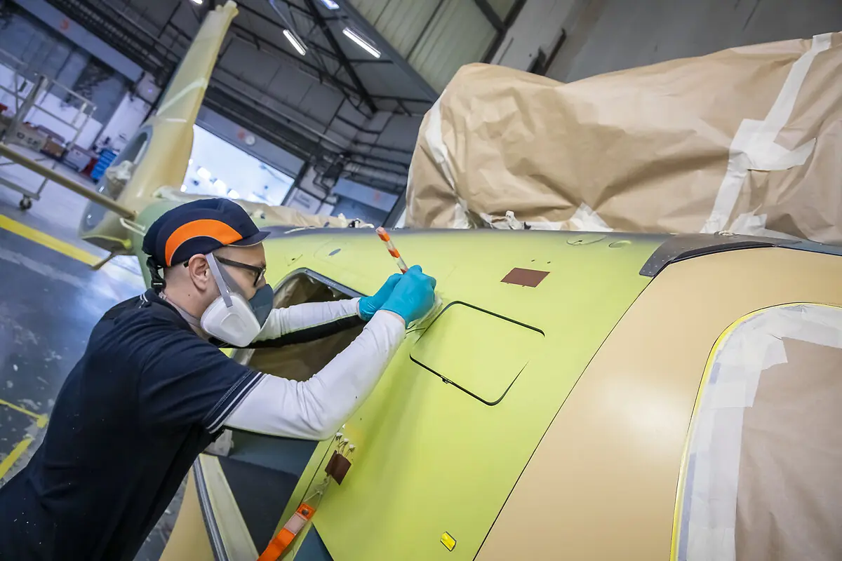 intérim Airbus - ajusteur monteur sur un fuselage d'hélicoptère