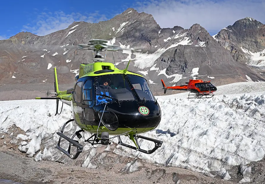 hélicoptère H125 en montagne