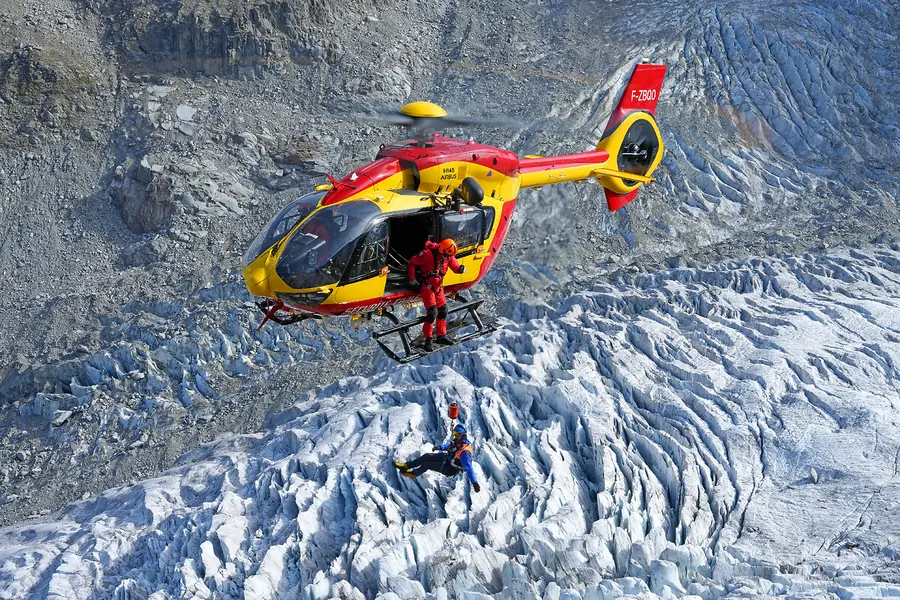© Airbus Helicopters 2025 — Airbus Media Centre, réf. 901890 hélicoptère H145 de la Sécurité civile en vol